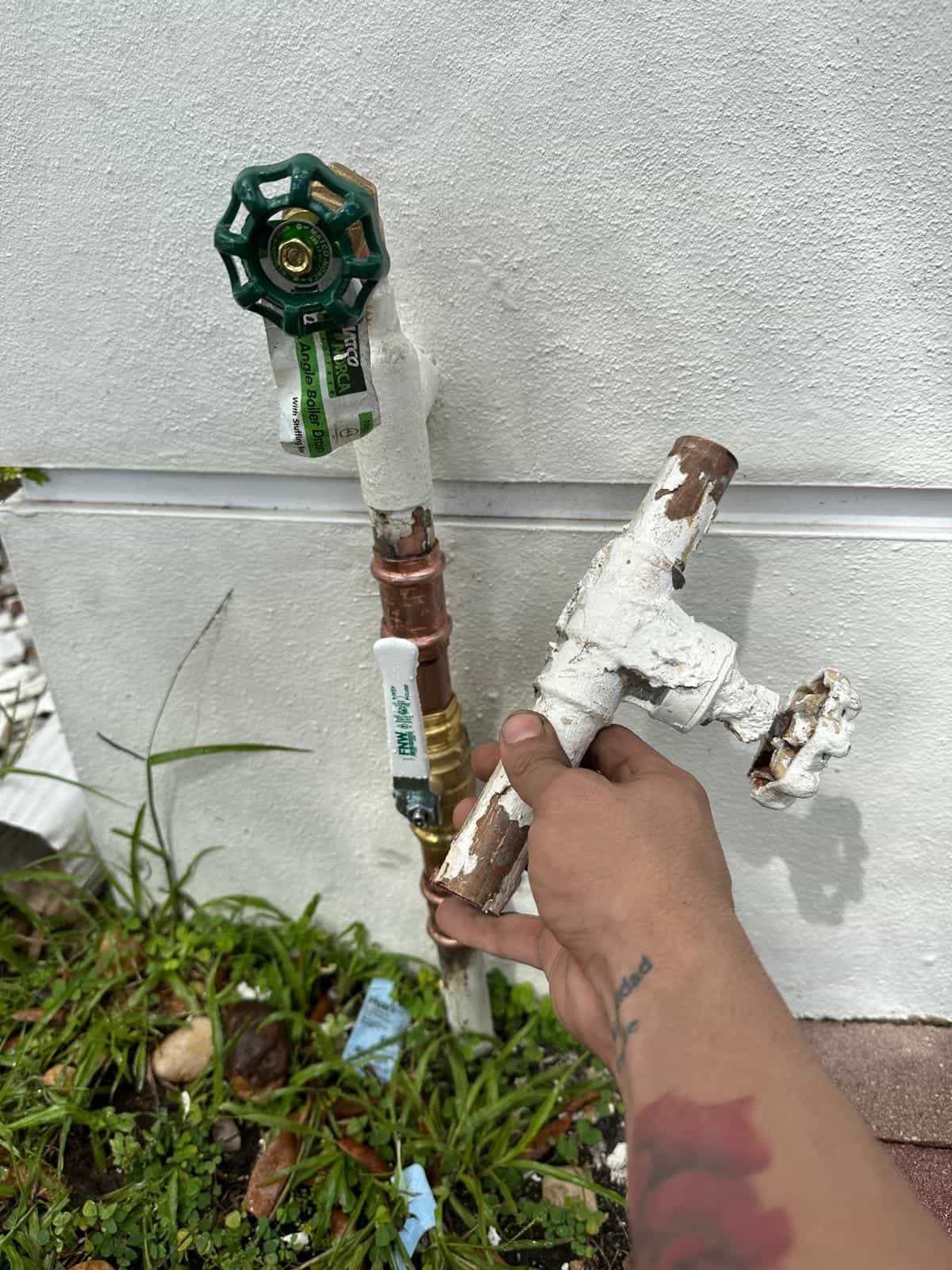 Before and after of a Main valve replacement by a plumber in Dadeland